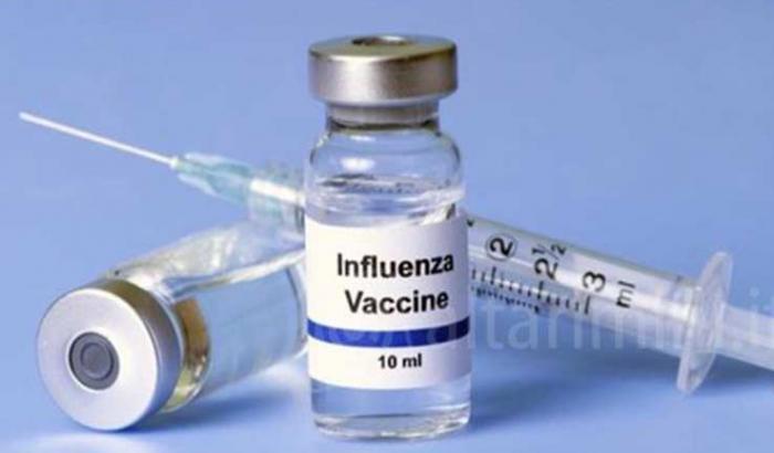 Vaccino influenzale, solo 12 dosi a farmacia per le fasce non protette