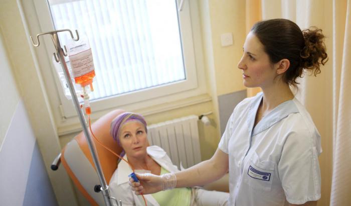 Gli oncologi lanciano l'allarme: "Col Covid rischiamo una pandemia di cancro"