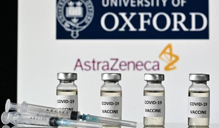 Il vaccino AstraZenca funziona (al 90%) ma con due somministrazioni